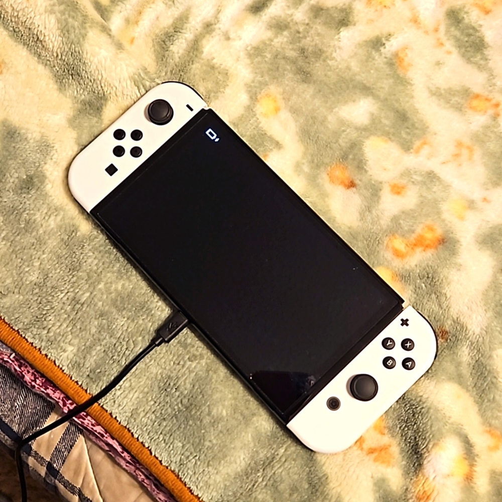 Nintendo Switch OLED - Like new!